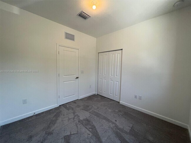 Building Photo - 875 NE 211th St