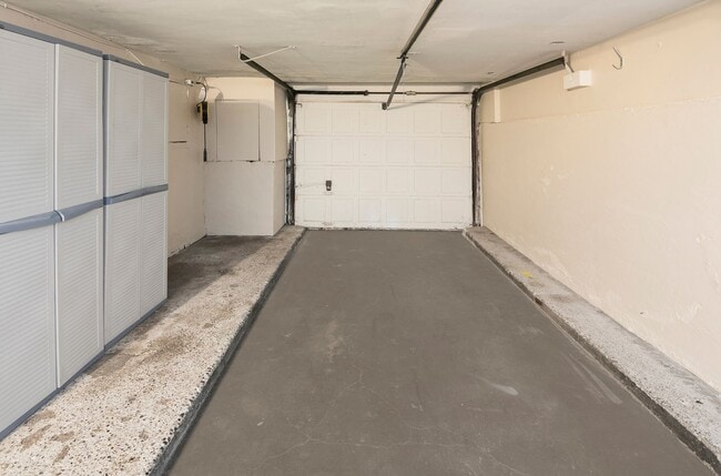 Building Photo - 3bd/2ba Seattle Home