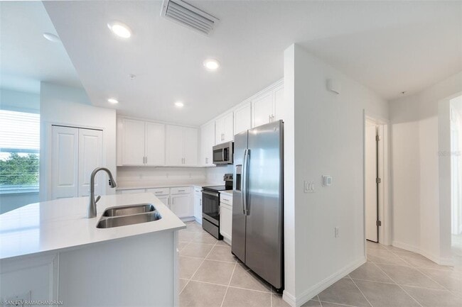 Building Photo - 14121 Heritage Landing Blvd