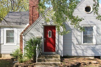 Building Photo - PRELEASING for AUGUST! Close to Campus