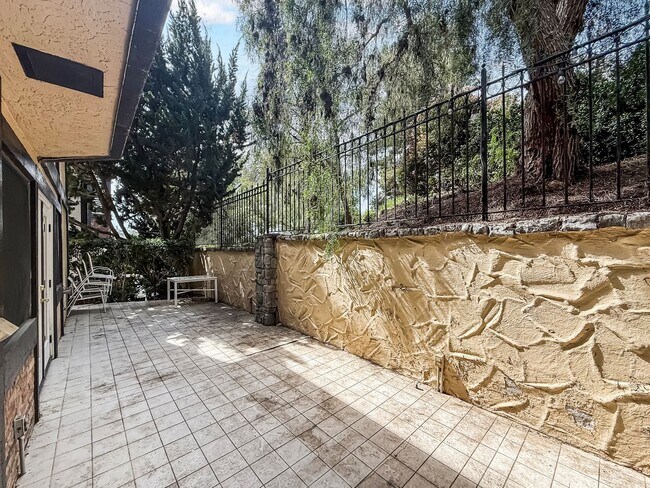 Building Photo - Stunning 4B/3BA House in Gated Community in Carlsbad!