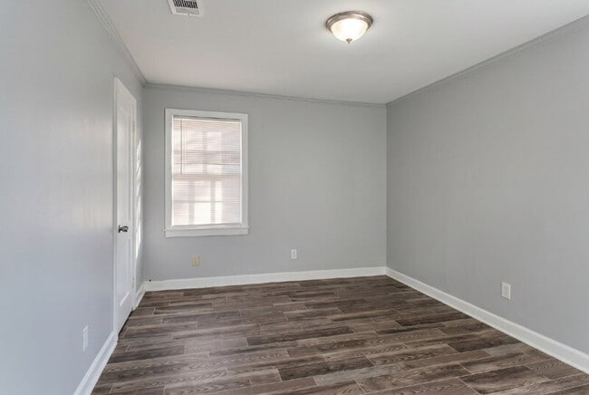 Building Photo - 352 Adams St