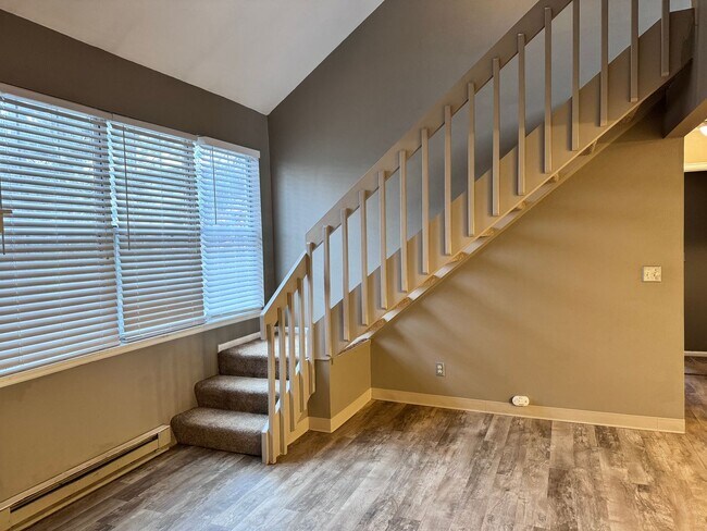 Building Photo - 1 Bedroom with Additional Loft!