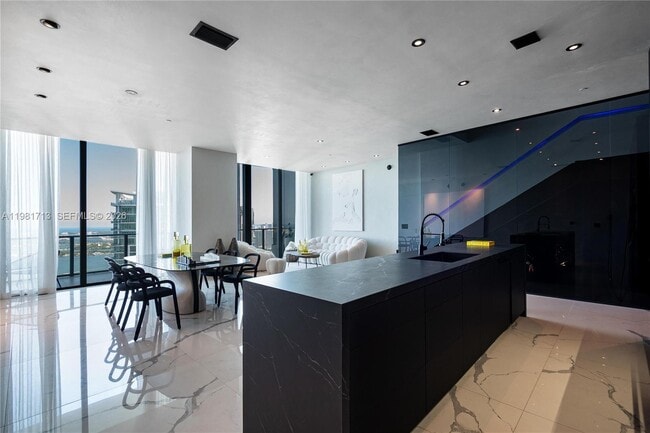 Building Photo - 650 NE 32nd St