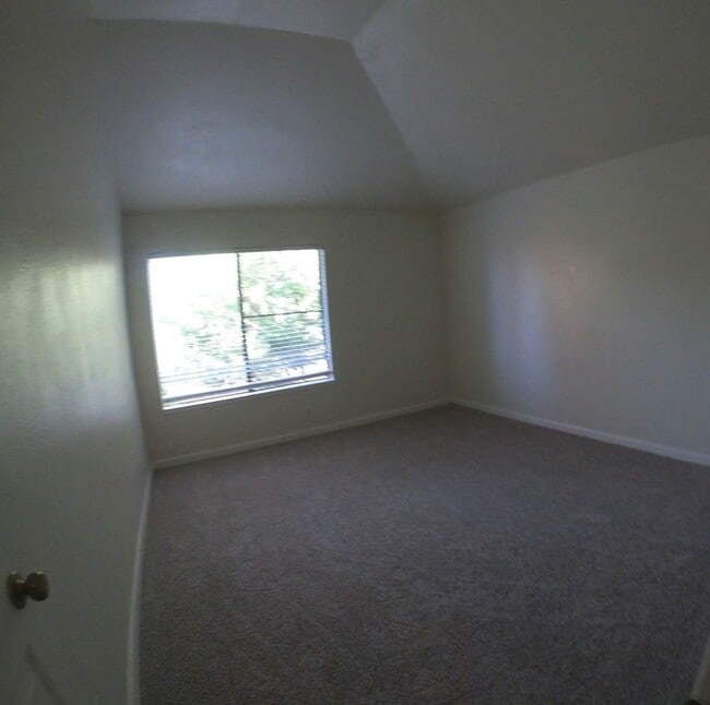 Building Photo - Centrally located Cambrian Park Condo