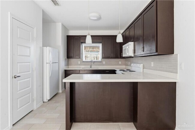 Building Photo - 12 Valeria St