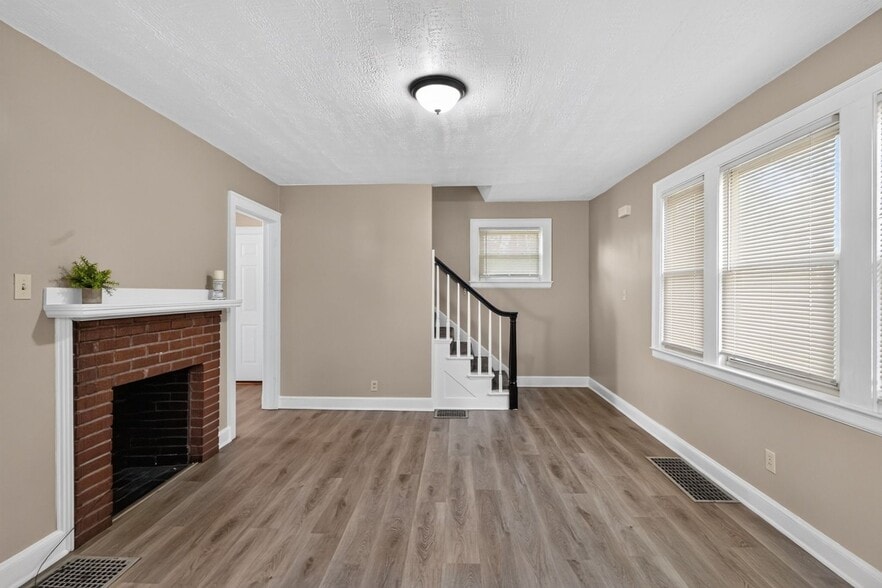 Building Photo - 1337 Ivydale Ave SW