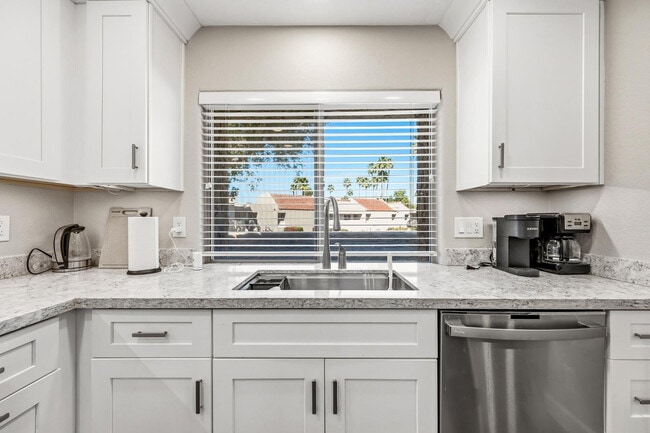 Building Photo - 7340 N Vía Camello Del Norte