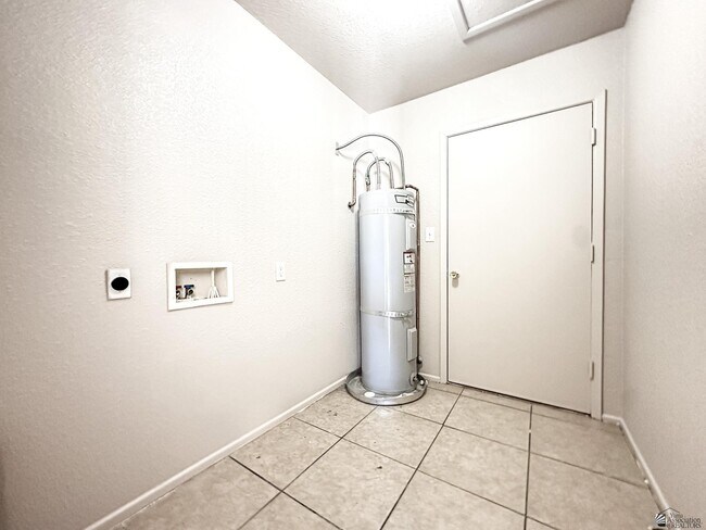 Building Photo - 3845 S Cactus Wren Way