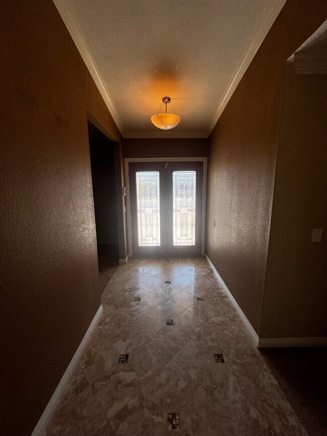 Building Photo - 2266 N Los Alamos Rd