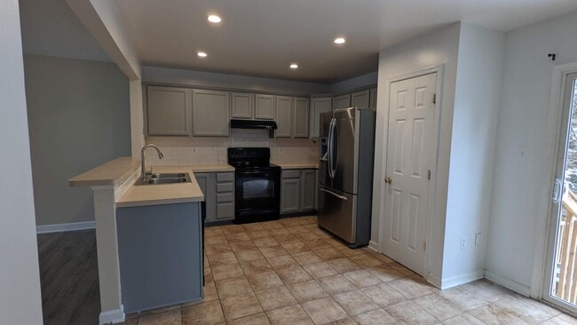 Building Photo - 829 Gallows Ct