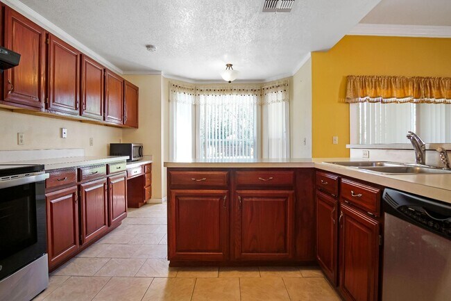 Building Photo - 458 Lytton Cir