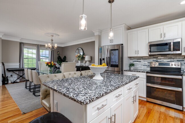Building Photo - 22 White Pine Dr