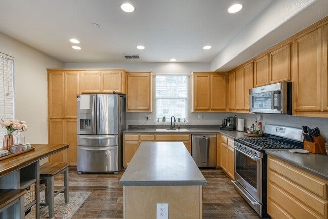 Building Photo - 5884 Cedarwood Cmn