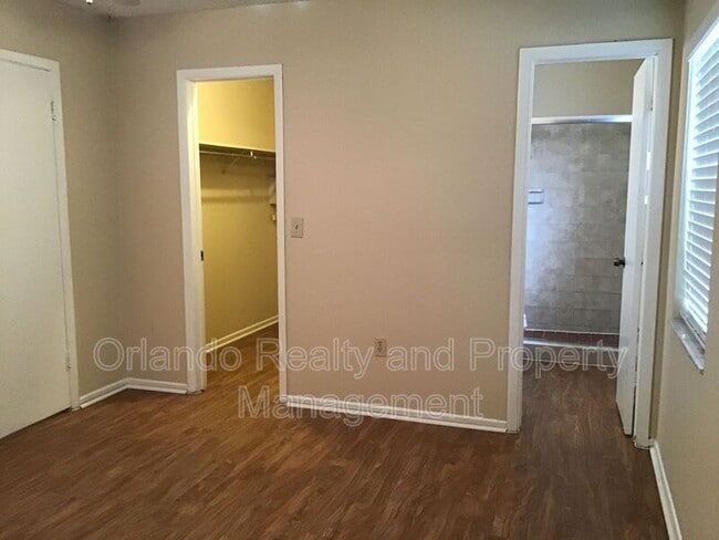 Building Photo - 7024 Chaucer Ln