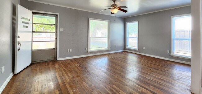 Building Photo - 3/1.5/2 DETACHED GARAGE - GREAT HOME IN TECH TERRACE