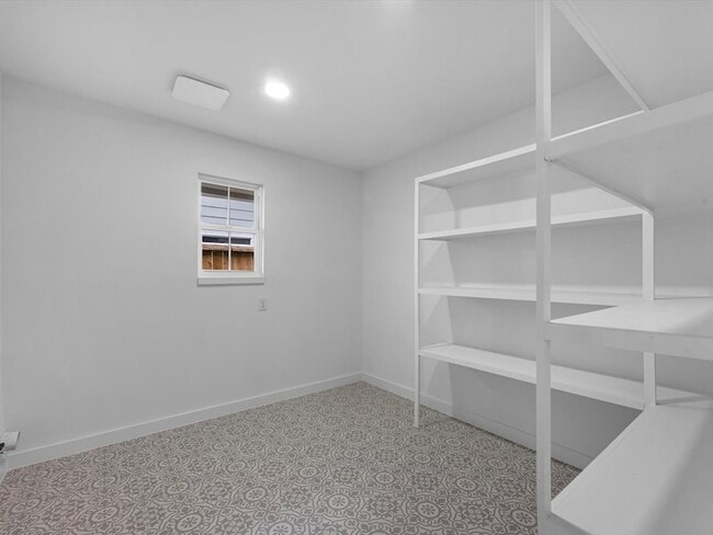 Building Photo - 1826 Woodcrest Dr