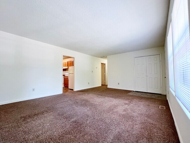 Building Photo - Three-Bedroom, Two Bathroom at Hill Street Duplex