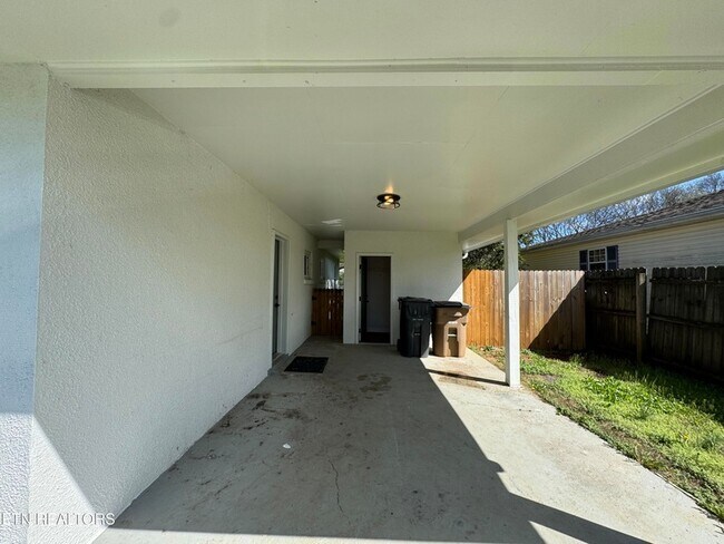 Building Photo - 1712 Vada Cir