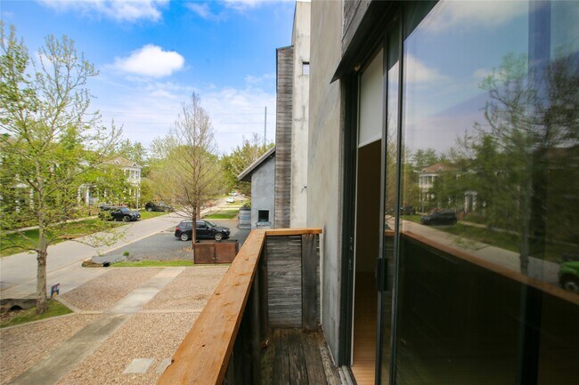 Building Photo - 730 Tulane St