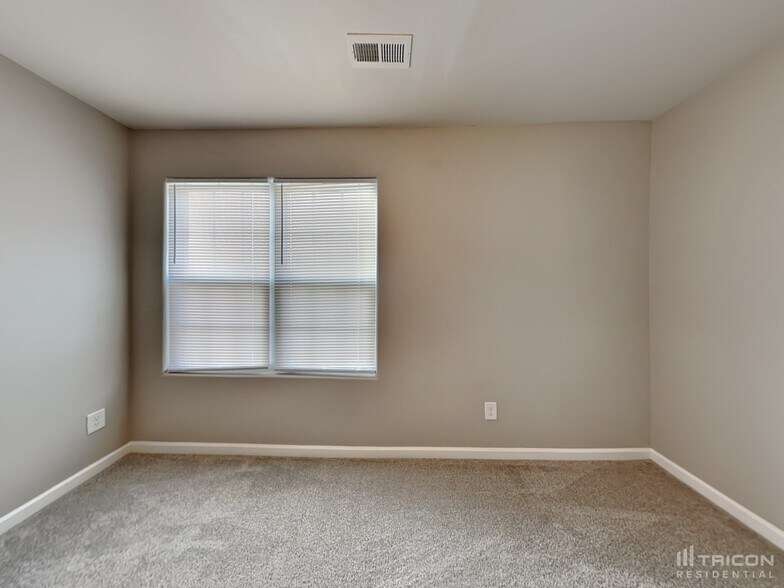 Building Photo - 6035 Loy Ct