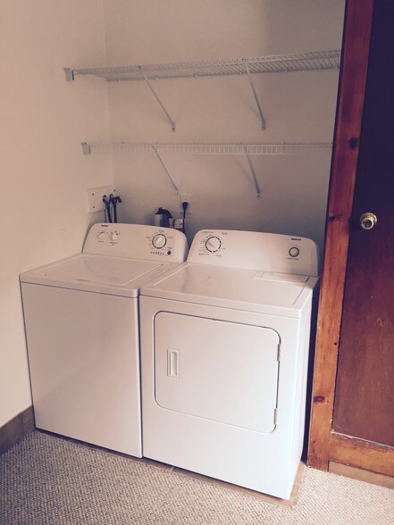 On-site free laundry - 113 Raylinsky Rd