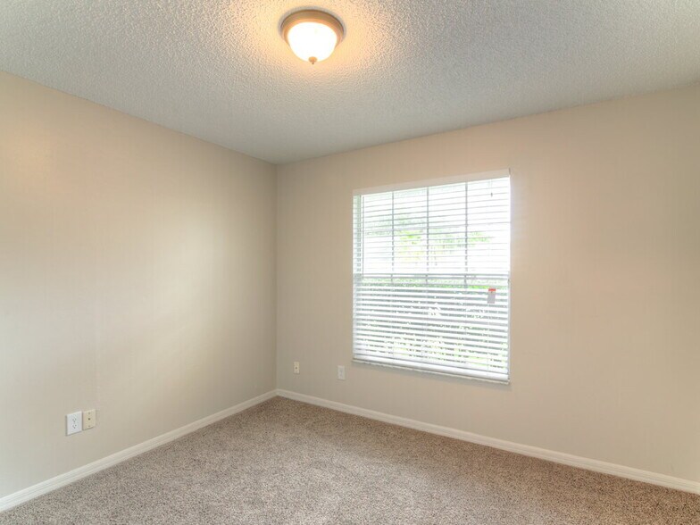 Building Photo - 1247 Holly Springs Cir
