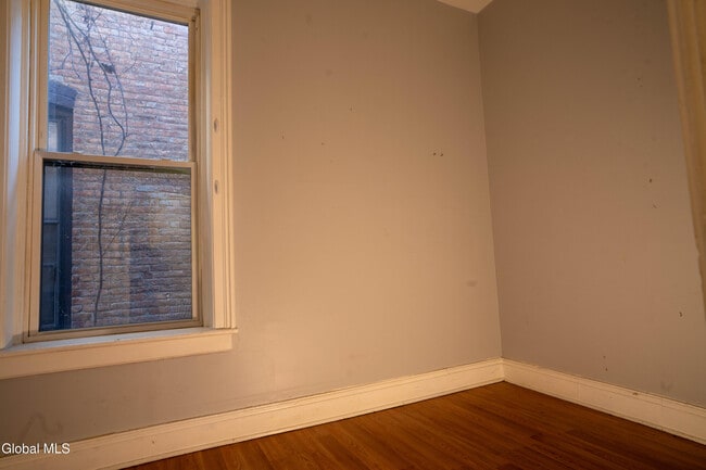 Building Photo - 546 5th Ave