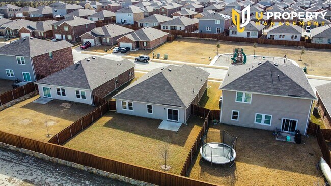 Building Photo - 808 Juniper St
