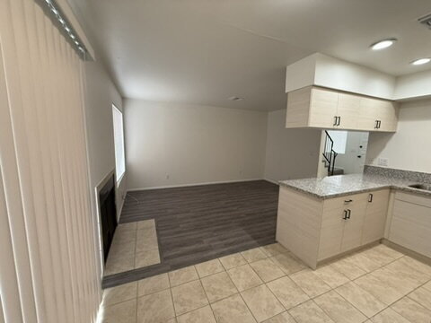 Building Photo - 3 bed 2 bath with garage $1,400 Rent