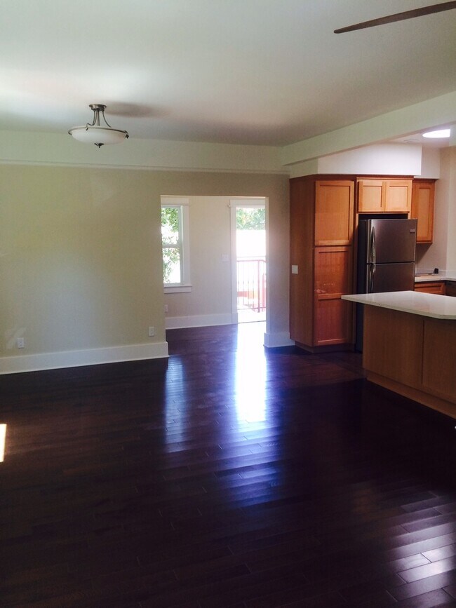 Building Photo - Updated 2 Bedroom, 1.5 Bathroom with Indoo...
