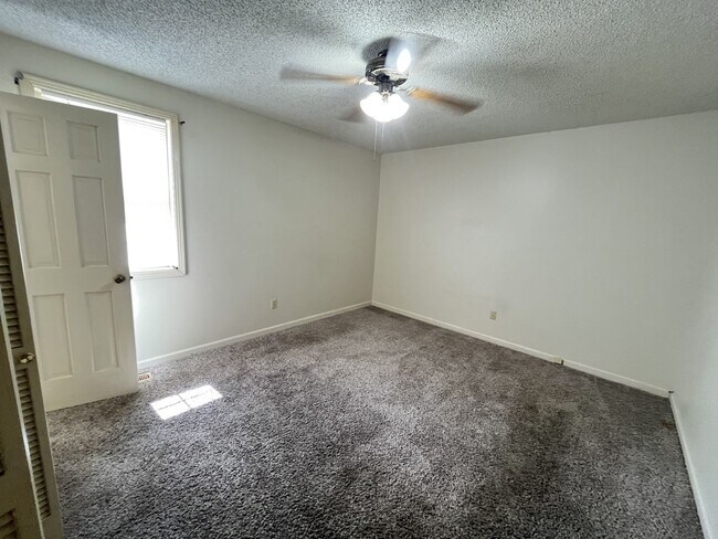 Building Photo - 3/2 One Level Home w/ Spacious, Level Lot!