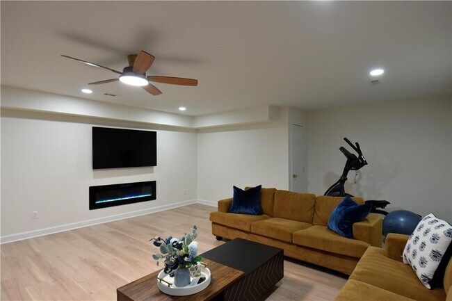 Building Photo - 1805 Kingsbridge Ct