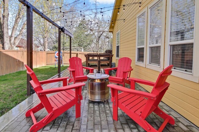 Building Photo - Fully Furnished 5 Bedroom Home in Eagle Id...