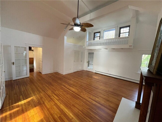 Building Photo - 265 River Rd