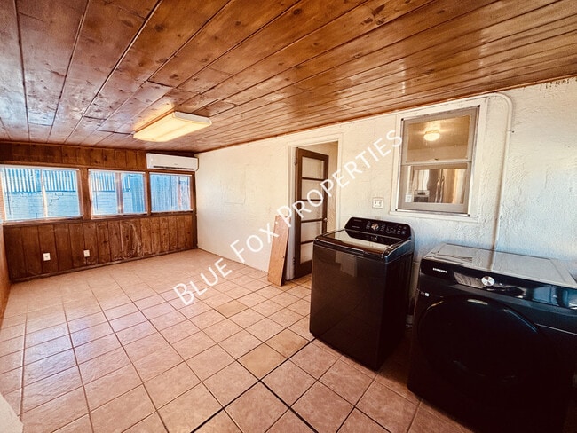 Building Photo - 3707 E Glenn St