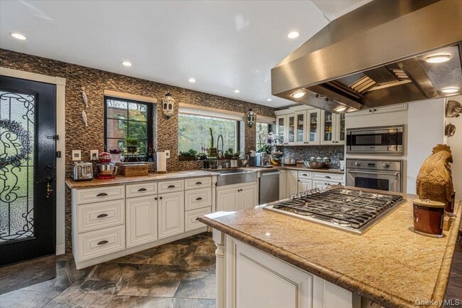 Building Photo - 68-48 Fleet St