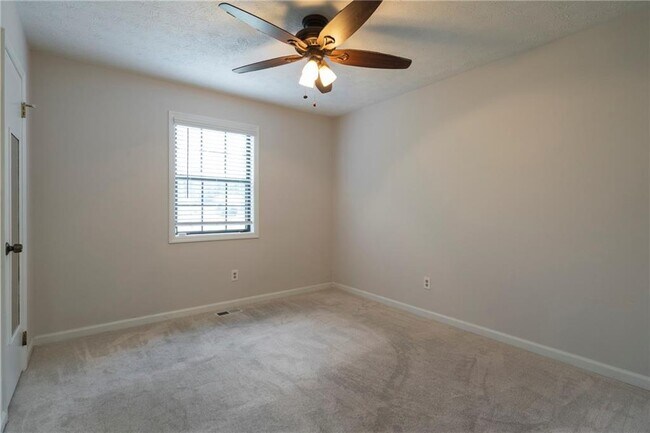 Building Photo - 2423 Falcon Ct