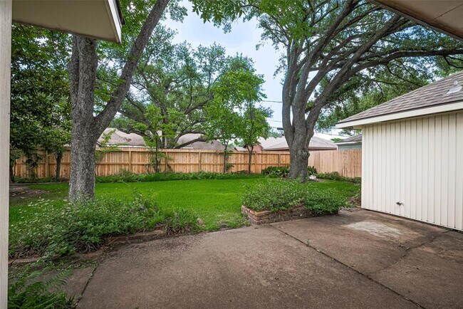 Building Photo - 2530 Bandelier Dr