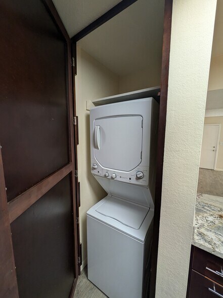 Building Photo - 2938 N 61st Pl Unit 135