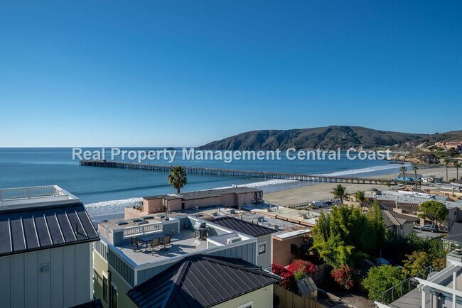 Building Photo - AVAILABLE JULY - Executive Townhome in Avi...