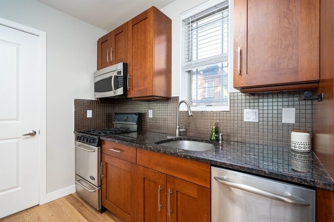 Building Photo - 207 2nd St
