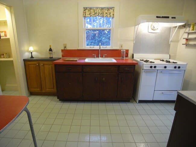 Building Photo - 1197 Stillwood Dr NE