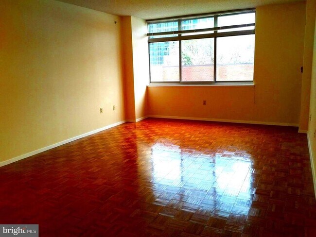 Building Photo - 7111 Woodmont Ave