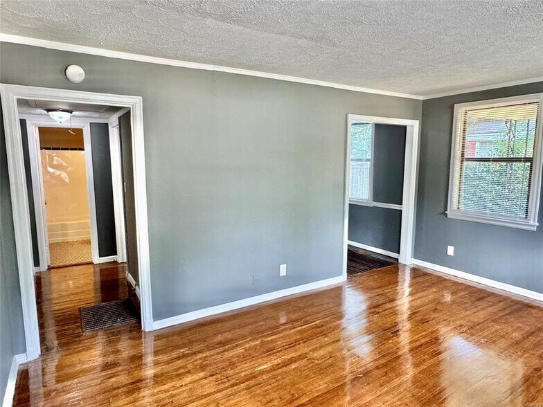 Building Photo - 208 Bradley Dr