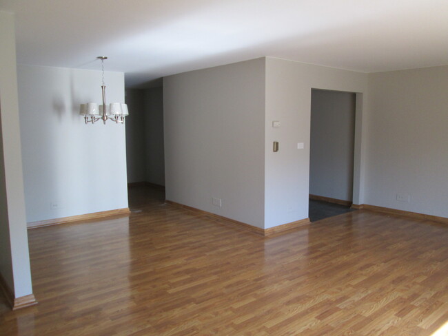 Building Photo - 400 Thames Pkwy