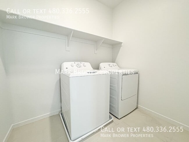 Building Photo - 9852 E Tamery Ave