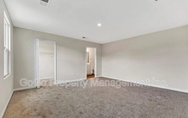 Building Photo - 8 Torrington Dr