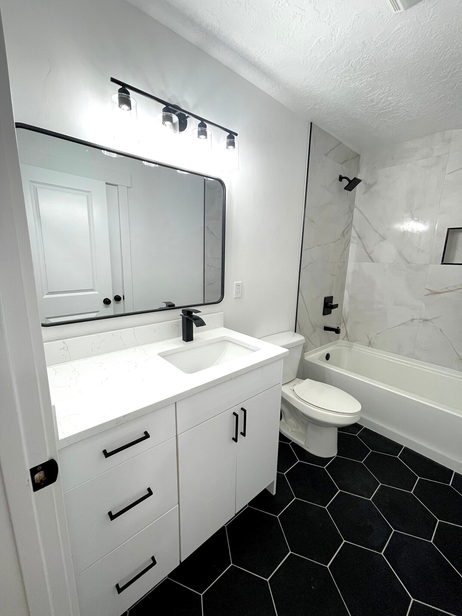 Building Photo - 3288 N 200 W