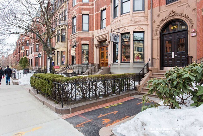 Building Photo - 270 Newbury St